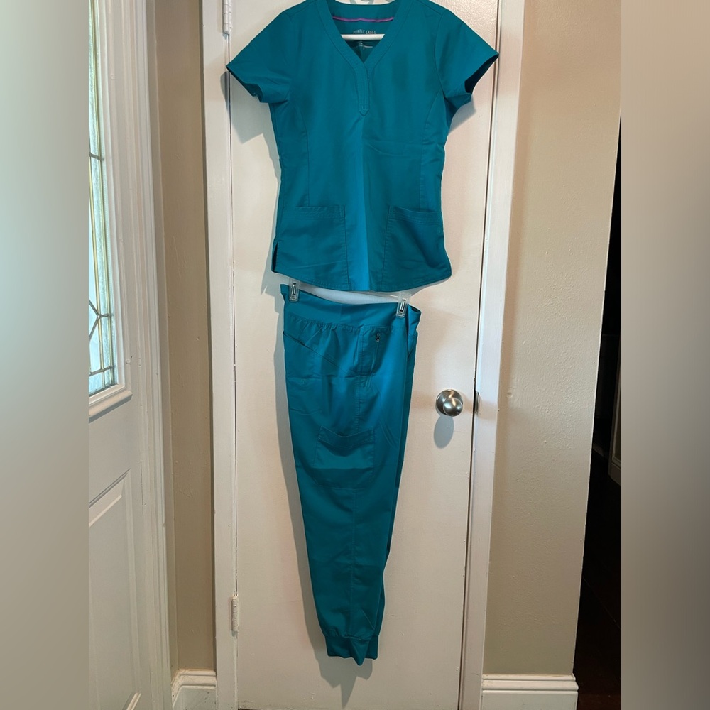 Purple Label by Healing Hands women’s scrubs. Blue/green color. Complete set